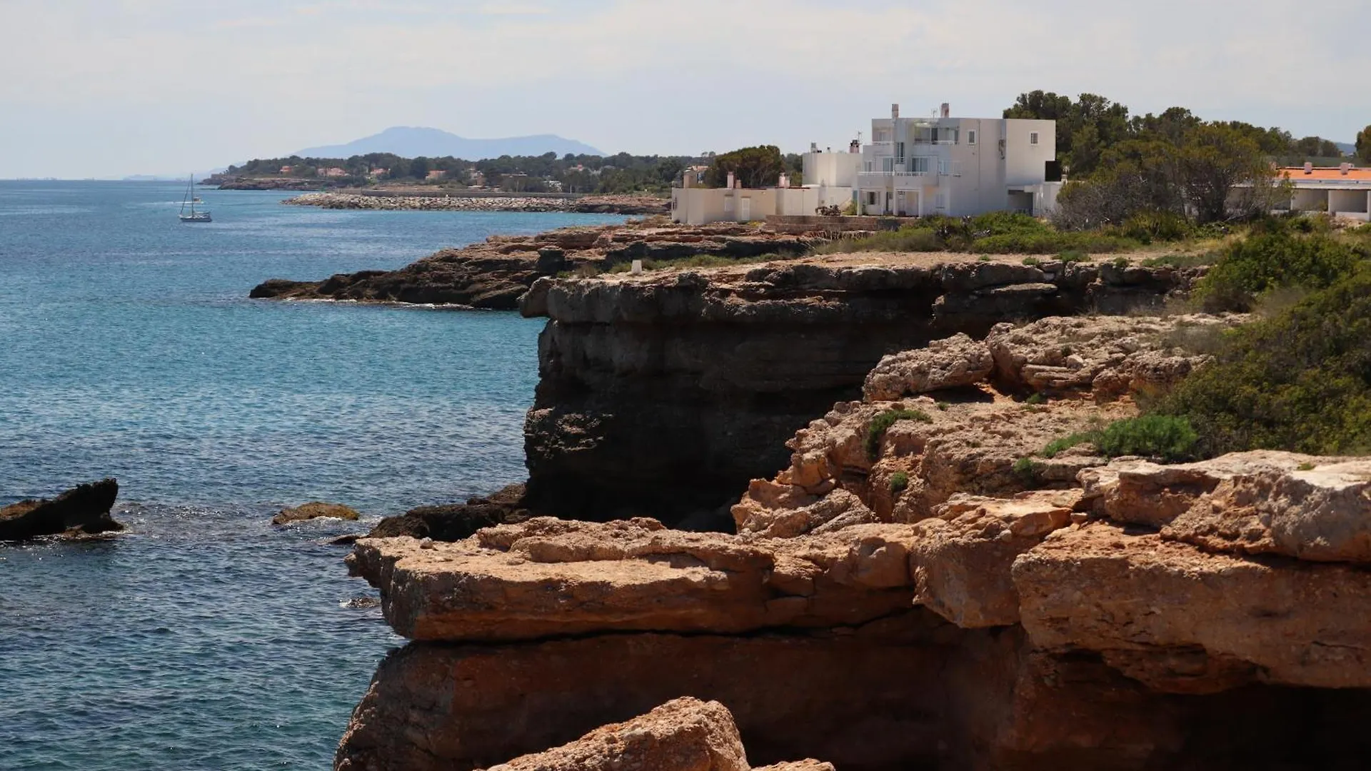 Les Cases Del Vent I Calafat Holiday home