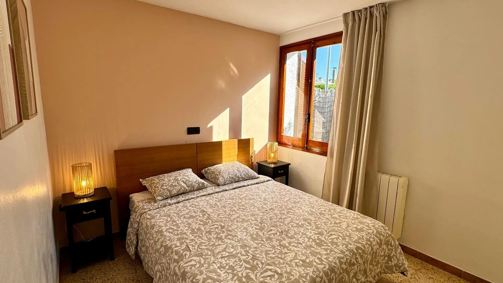 Les Cases Del Vent I Calafat Holiday home